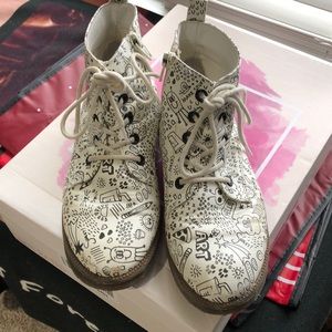 Target Lace up boot -Size 3 Black and white